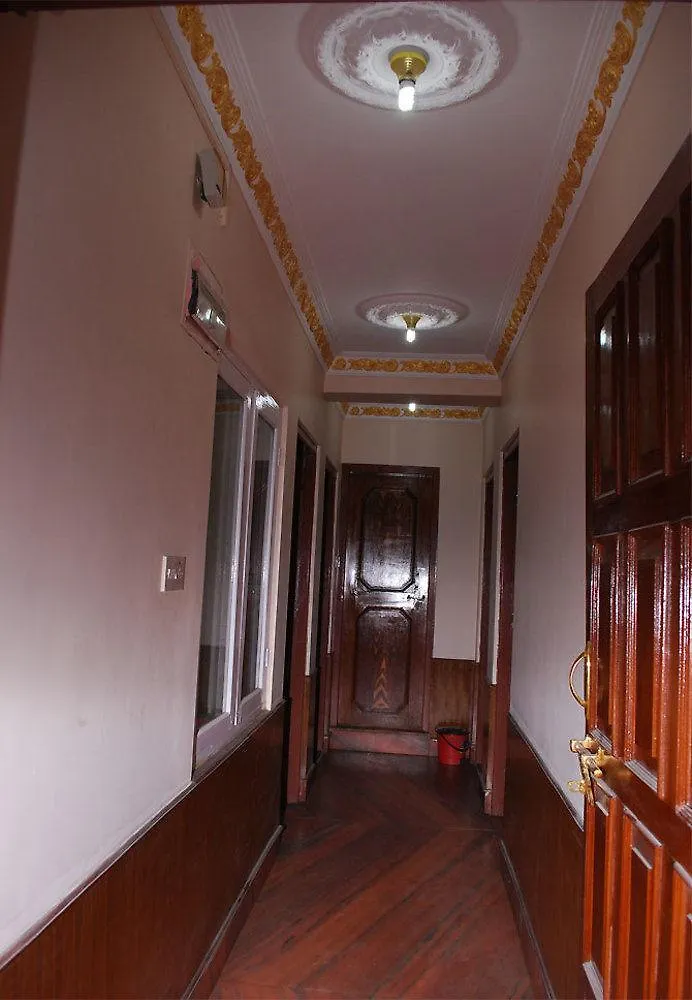 Blue Mountain Home Stay Катманду